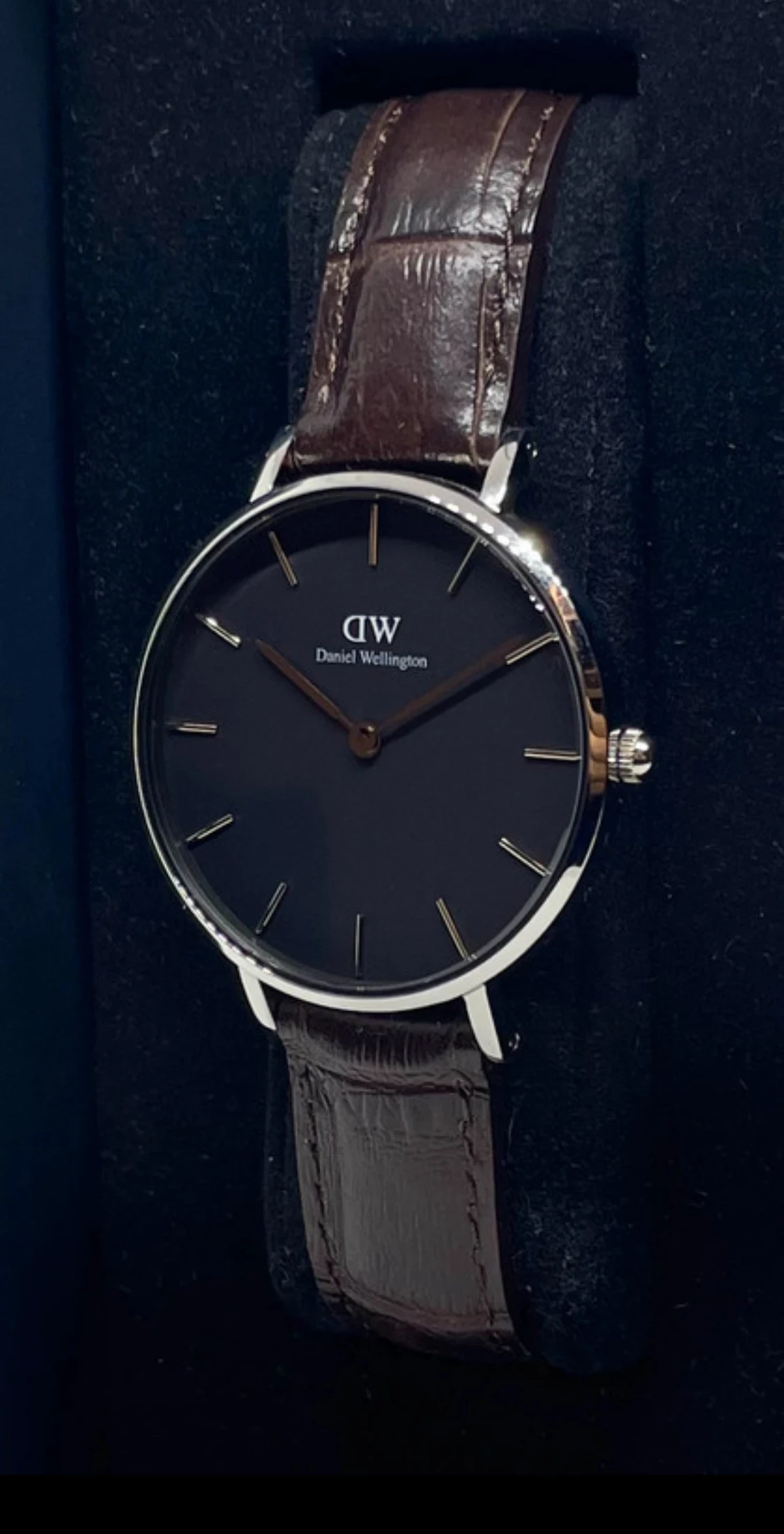 piekny-damski-zegarek-daniel-wellington-classic-petite-mechanizm-18738-1