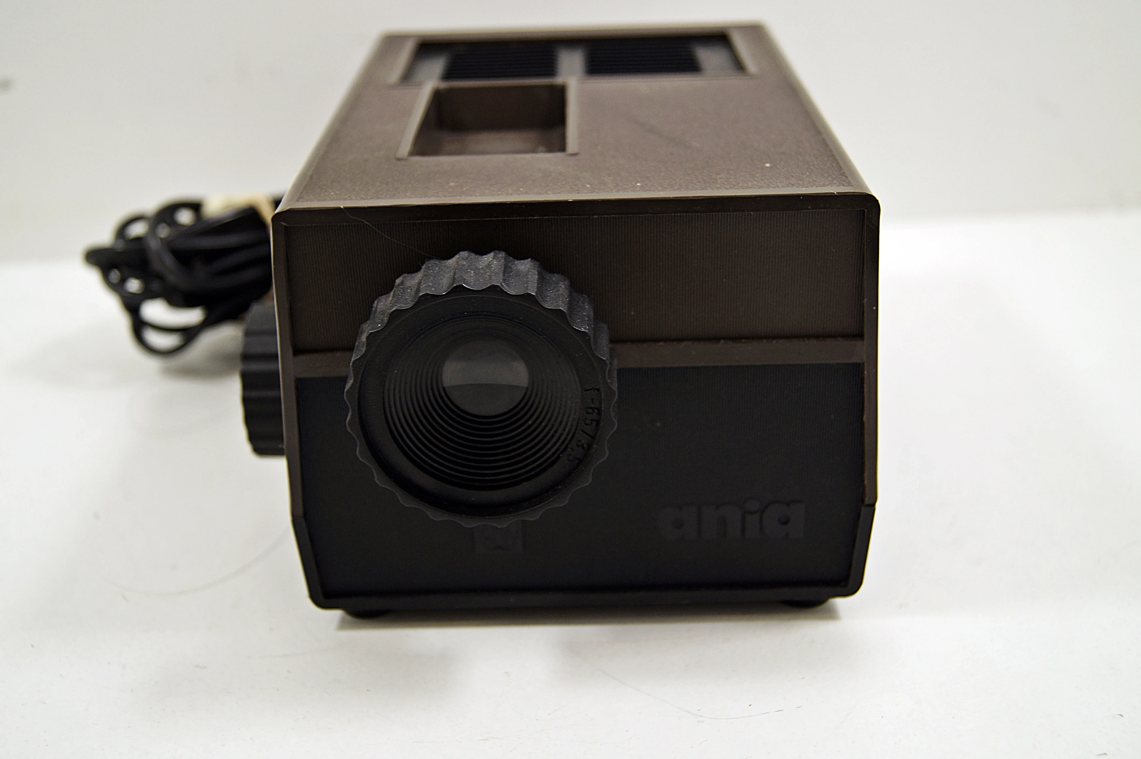 rzutnik-ania-projektor-diaskop-z-prl-do-bajek-bajka-ukryty-skarb-model-ania