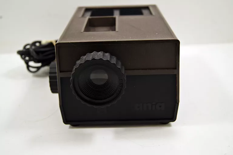 rzutnik-ania-projektor-diaskop-z-prl-do-bajek-bajka-ukryty-skarb-model-ania