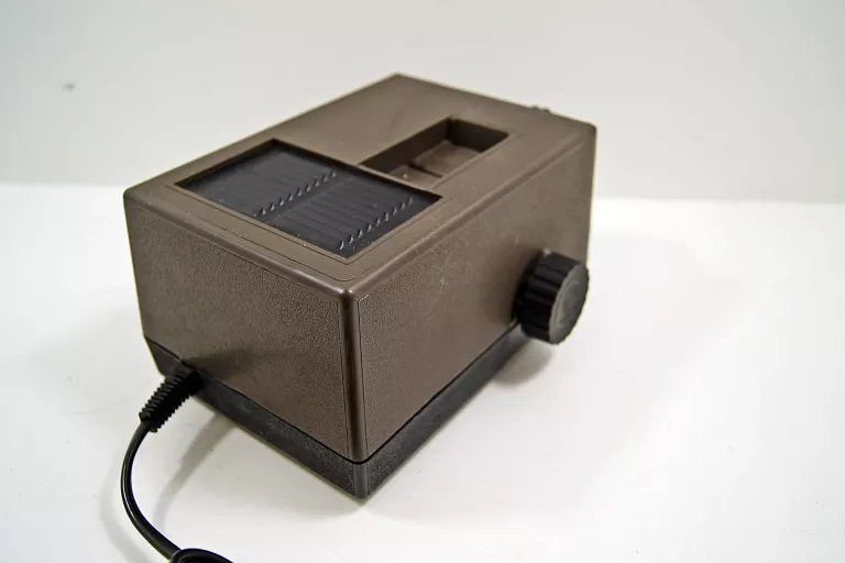 rzutnik-ania-projektor-diaskop-z-prl-do-bajek-bajka-ukryty-skarb-rodzaj-projektor