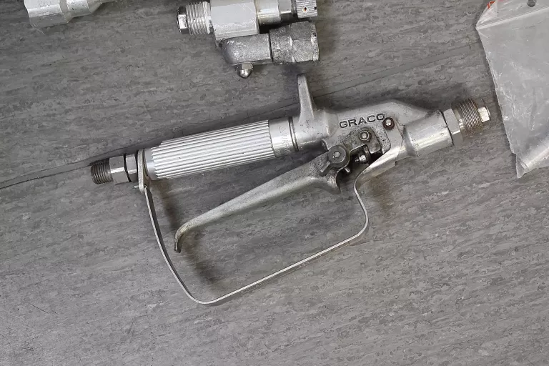 244364 PISTOLET LINIOWY GRACO + AKCSORIA