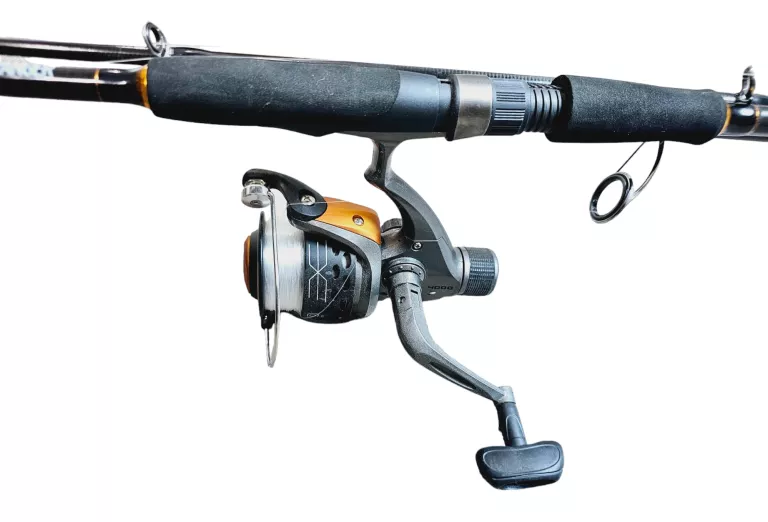 WĘDKA 3 CZĘŚCIOWA MAX RANGER 2,4M + KOŁOWROTEK MAX RANGER 4000