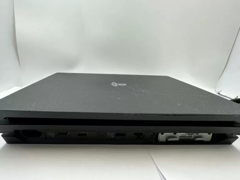 KONSOLA SONY PS4 PRO 1TB OPIS!!