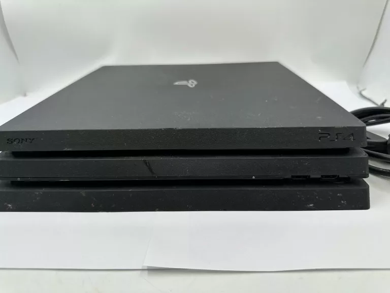 KONSOLA SONY PS4 PRO 1TB OPIS!!