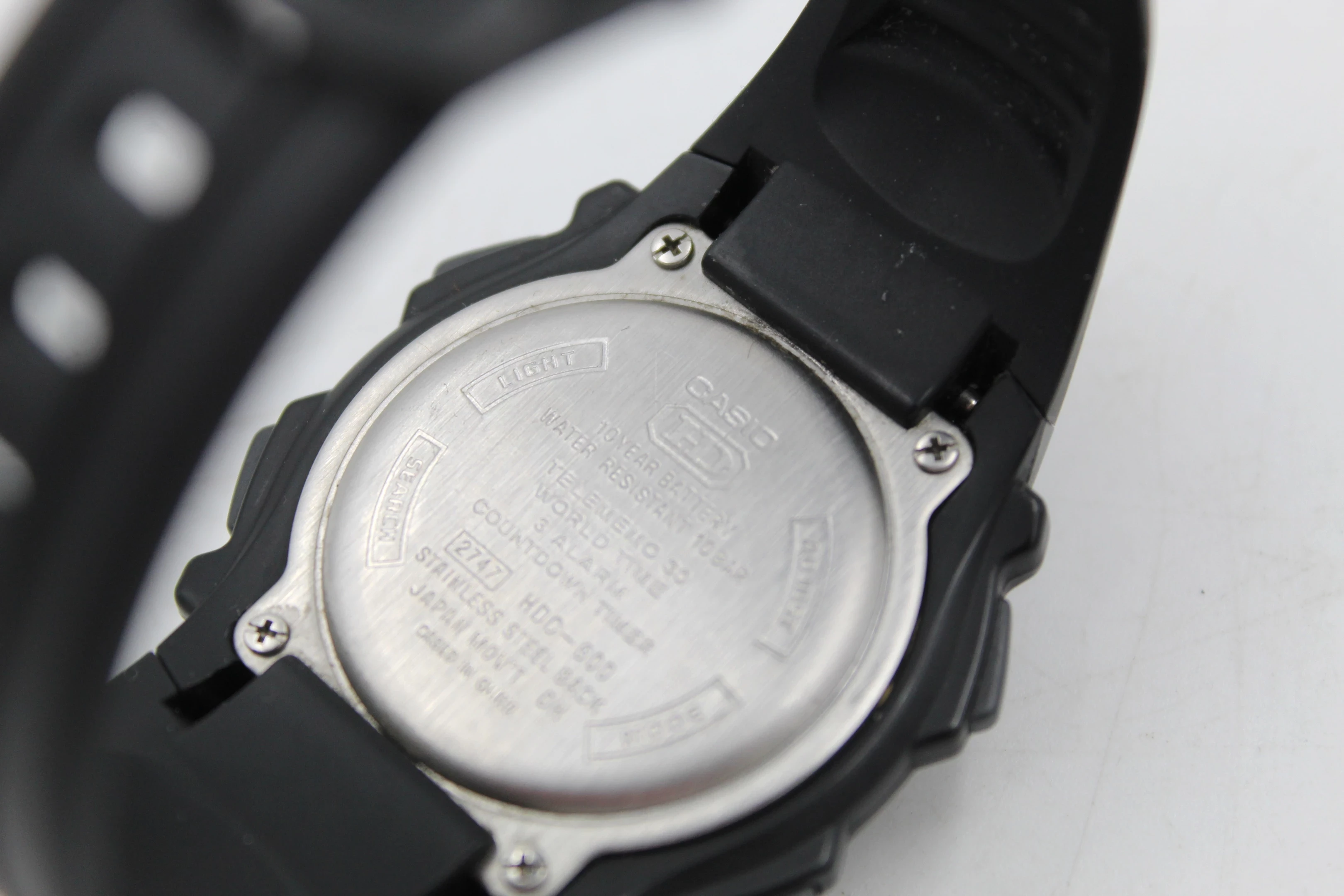 casio-hdc-600-ksztalt-koperty-okragla