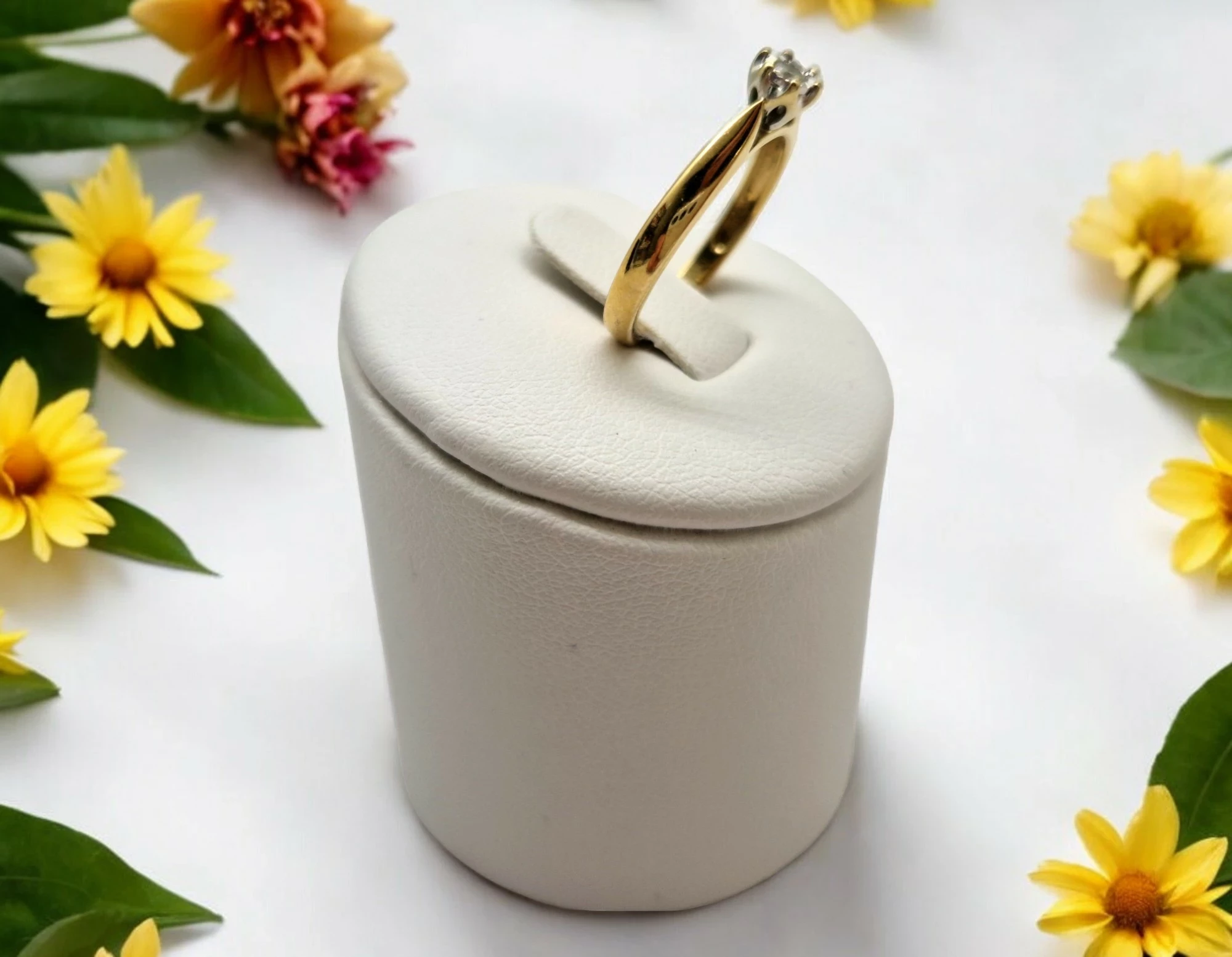 delikatny-zloty-pierscionek-z-brylantem-585-172g-004ct-r11-rodzaj-2205-2