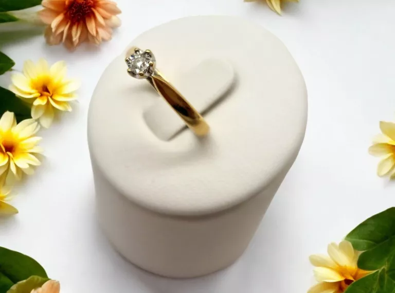 delikatny-zloty-pierscionek-z-brylantem-585-172g-004ct-r11-stan-11323-2