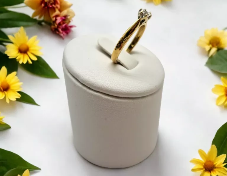 delikatny-zloty-pierscionek-z-brylantem-585-172g-004ct-r11-rodzaj-2205-2