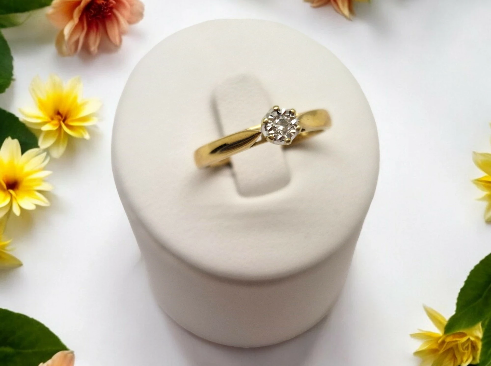 delikatny-zloty-pierscionek-z-brylantem-585-172g-004ct-r11-ean-gtin-5901030445555