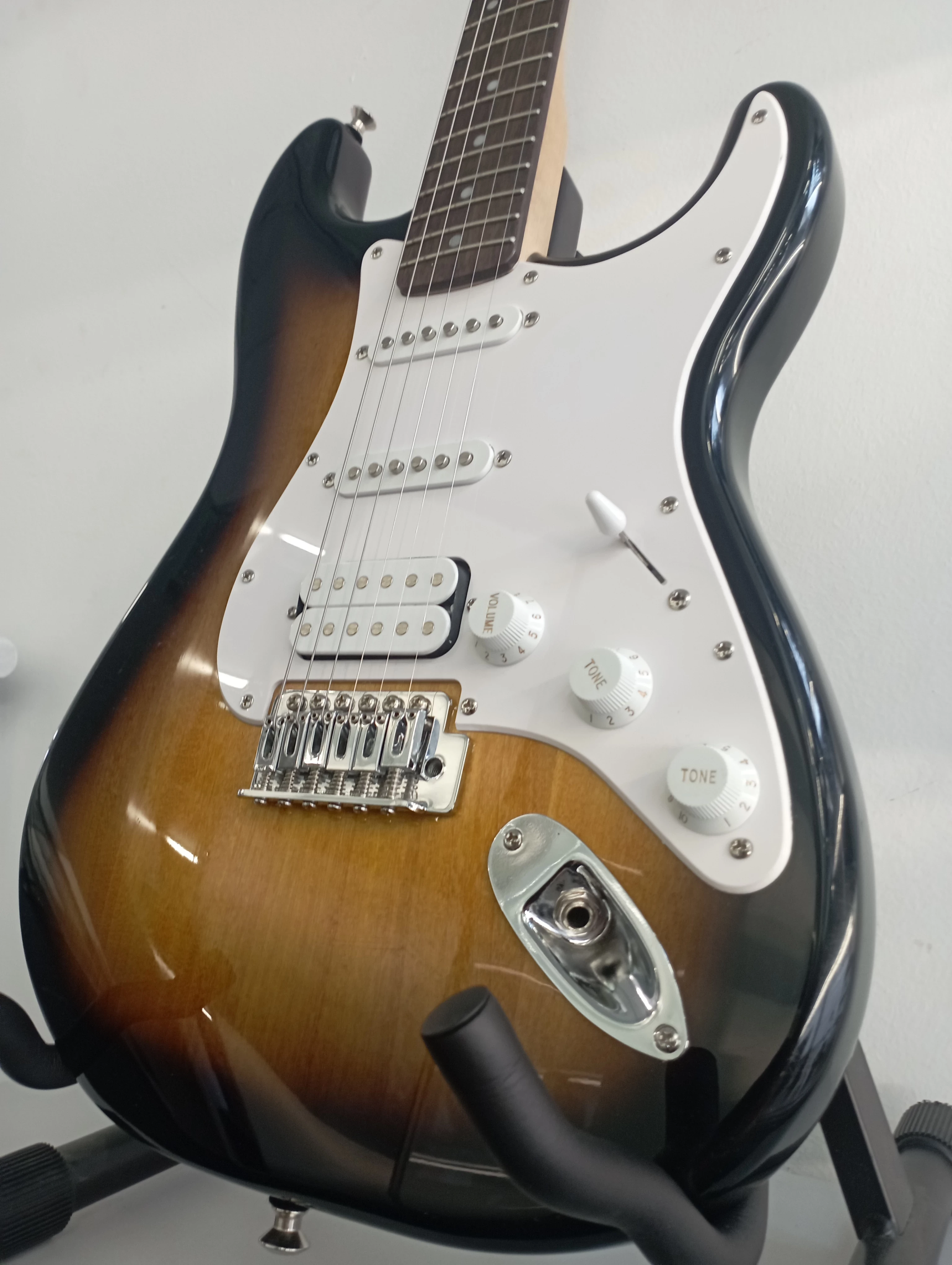gitara-elektryczna-squier-stratocaster-made-in-indonesia-stan-uzywany