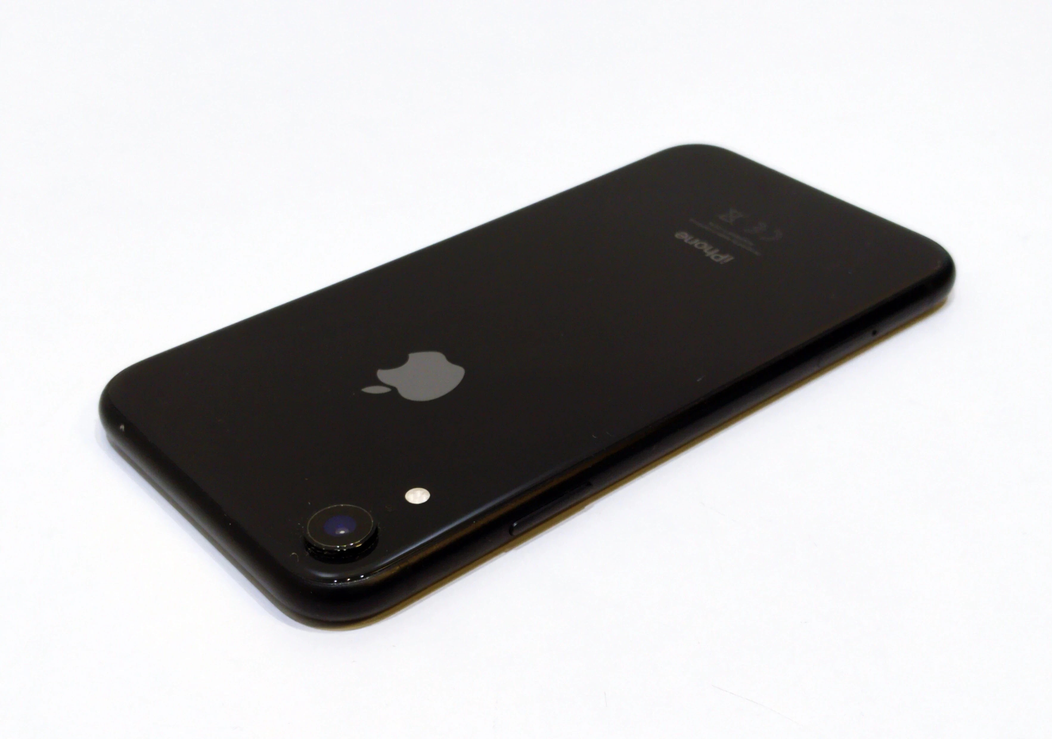 telefon-iphone-xr-64gb-77-a2105-pamiec-ram-3-gb