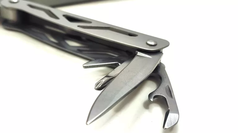 MULTITOOL, NARZĘDZIE WIELOFUNKCYJNE