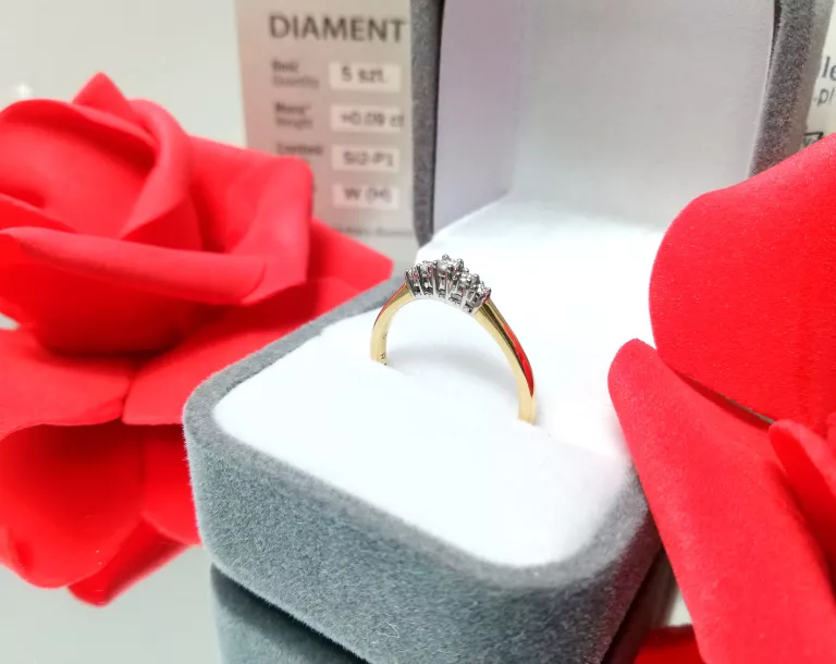 ZŁOTY PIERŚCIONEK Z BRYLANTAMI  585  1,67GR R13