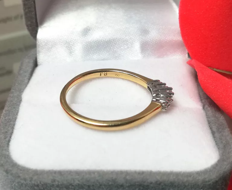 ZŁOTY PIERŚCIONEK Z BRYLANTAMI  585  1,67GR R13