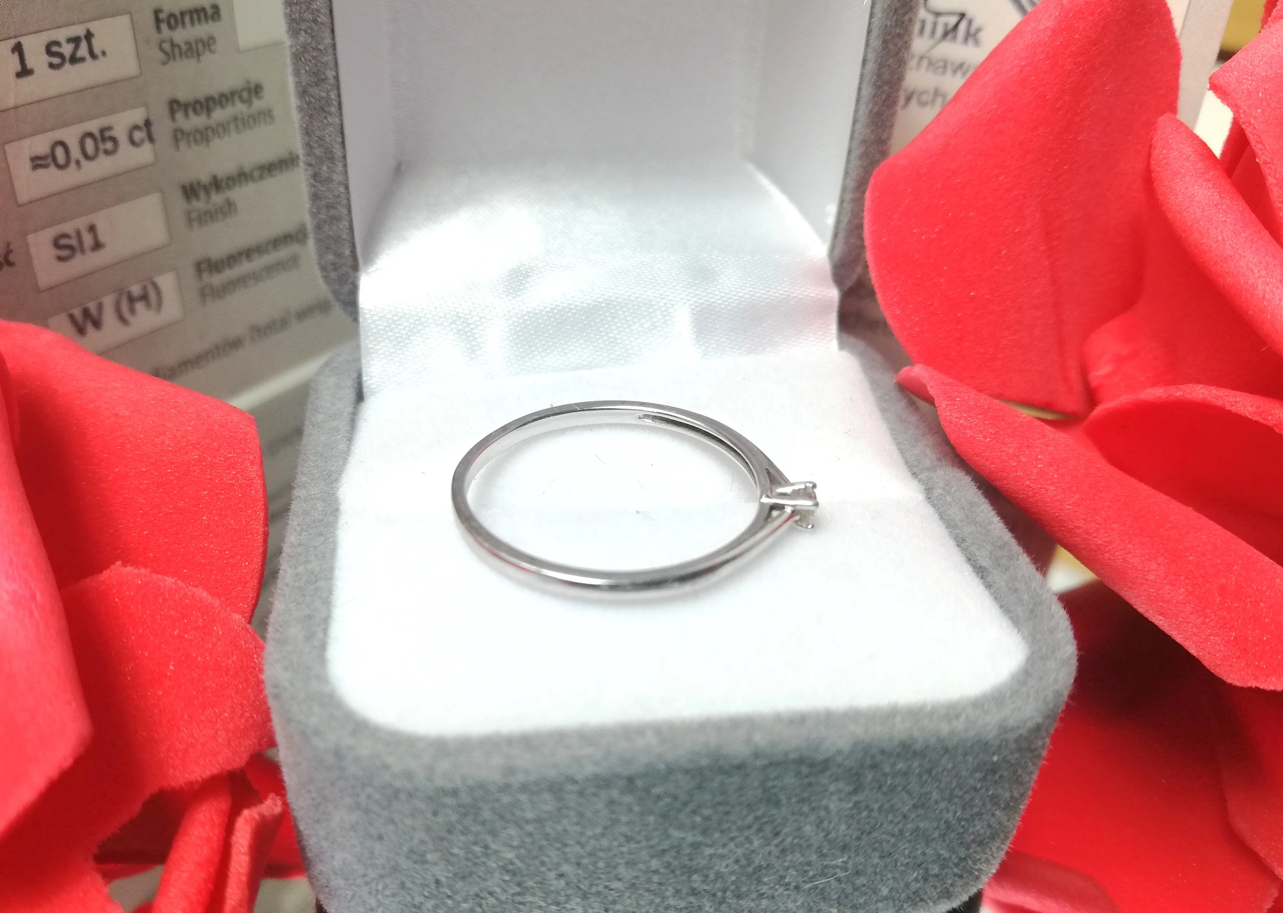 zloty-pierscionek-zareczynowy-z-brylantem-bzloto-112gr-585-r145-kolor-dominujacy-205826-225106