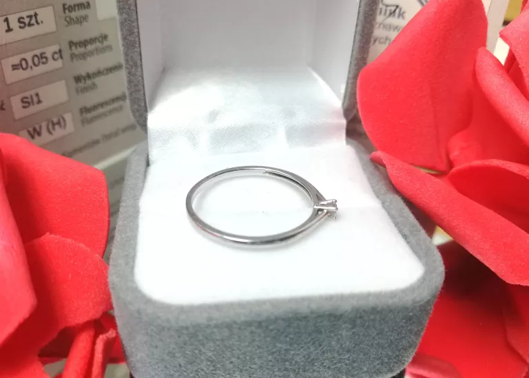 zloty-pierscionek-zareczynowy-z-brylantem-bzloto-112gr-585-r145-kolor-dominujacy-205826-225106