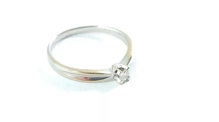 pierscionek-z-bialego-zlota-z-brylantem-010ct-r16-stan-11323-2
