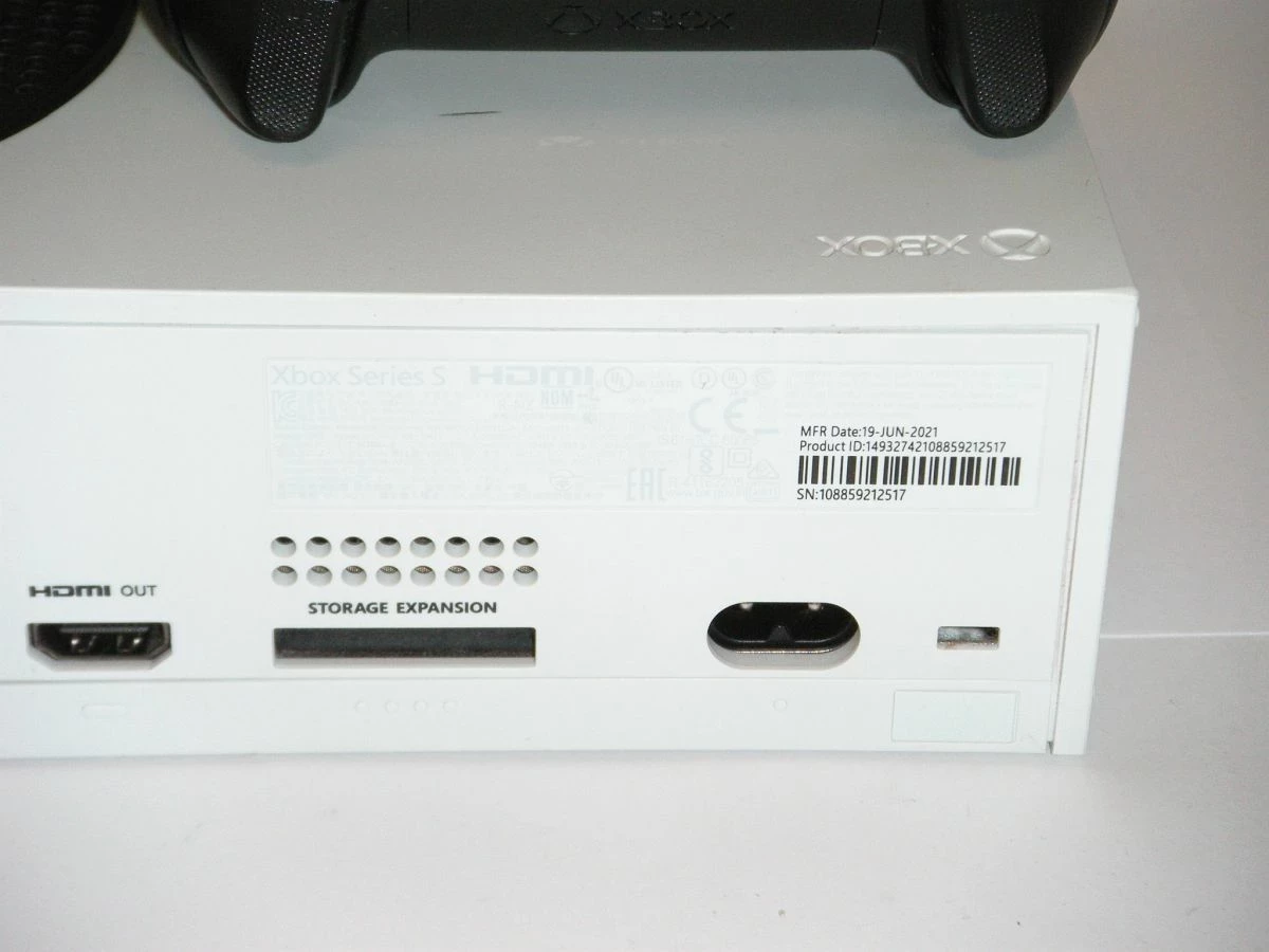 konsola-xbox-series-s-500gb-z-dwoma-padami-stan-opakowania-brak-opakowania