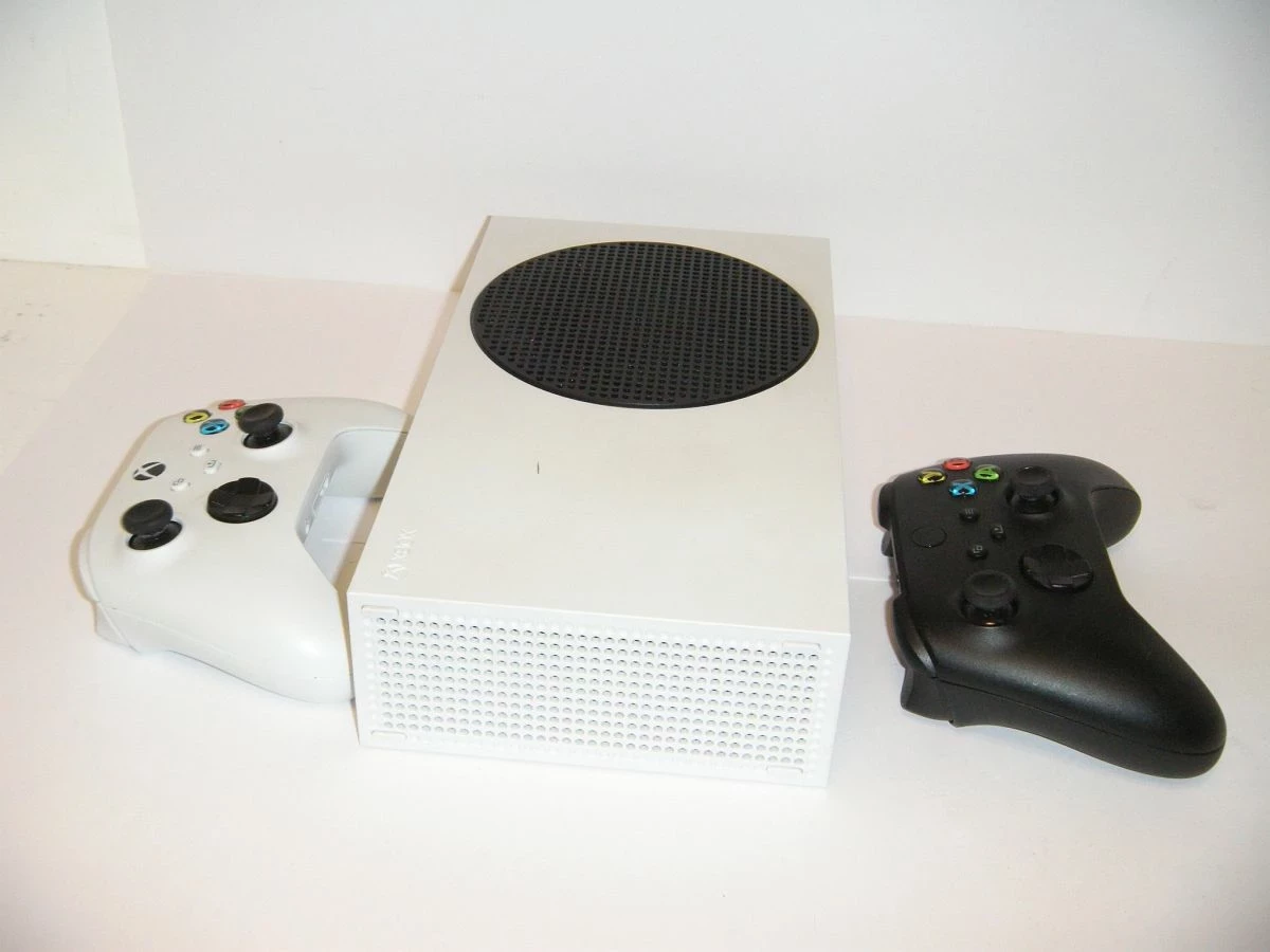 konsola-xbox-series-s-500gb-z-dwoma-padami-kod-producenta-1883
