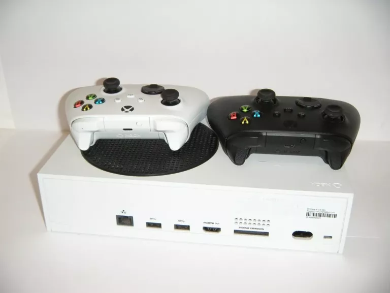 konsola-xbox-series-s-500gb-z-dwoma-padami-rodzaj-xbox-series-s