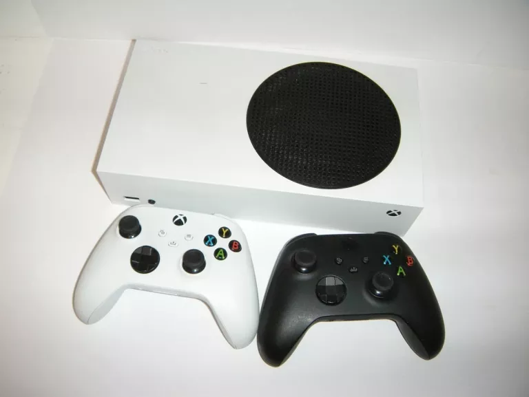 konsola-xbox-series-s-500gb-z-dwoma-padami-stan-uzywany
