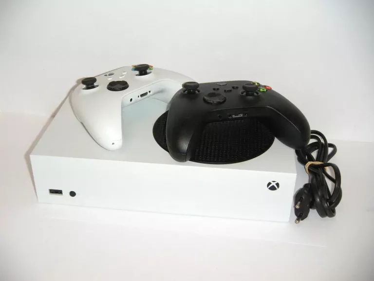 konsola-xbox-series-s-500gb-z-dwoma-padami-targowa-7-leczna