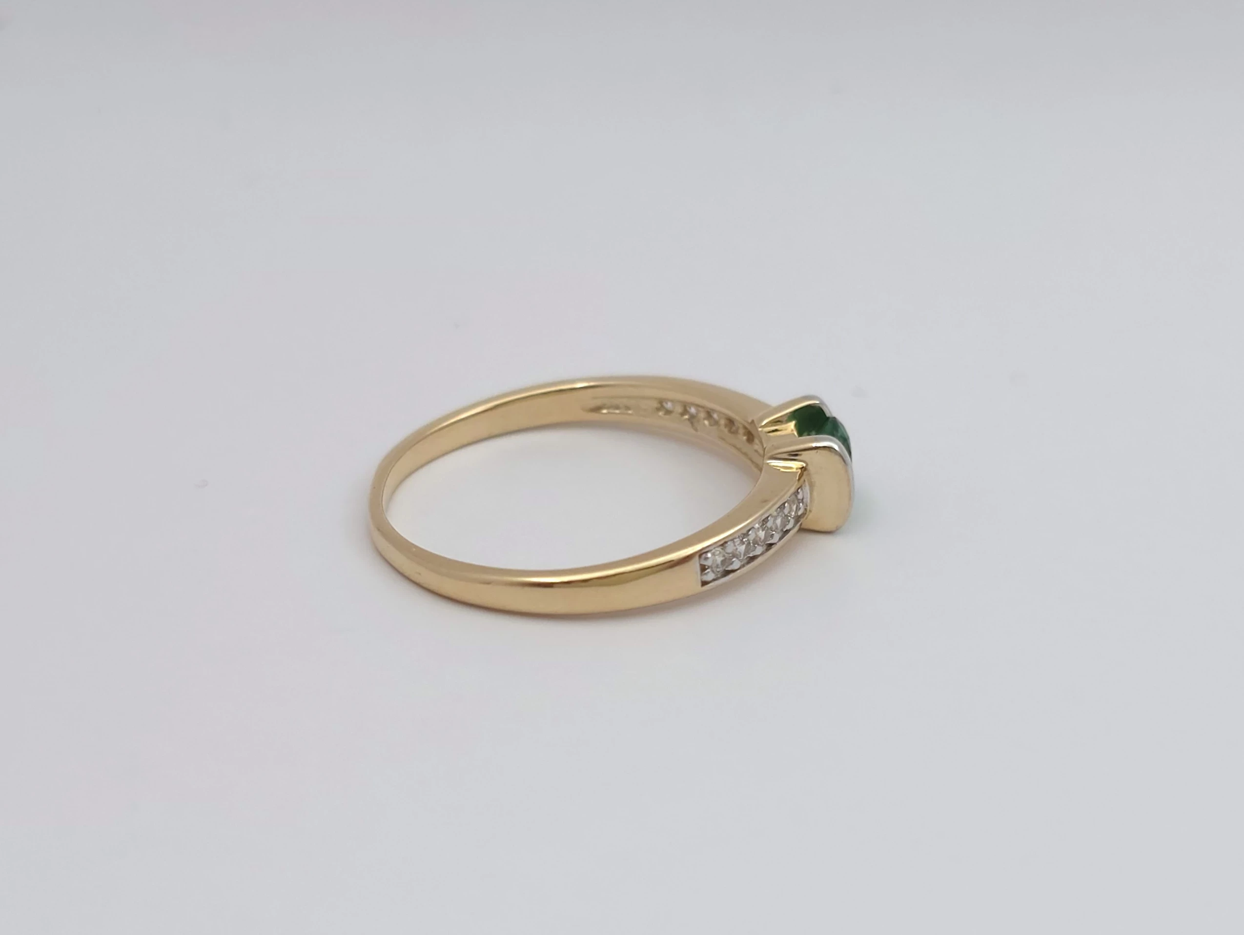 zloty-pierscionek-z-zielona-cyrkonia-585-14k-r16-230g-ean-gtin-5900025305355