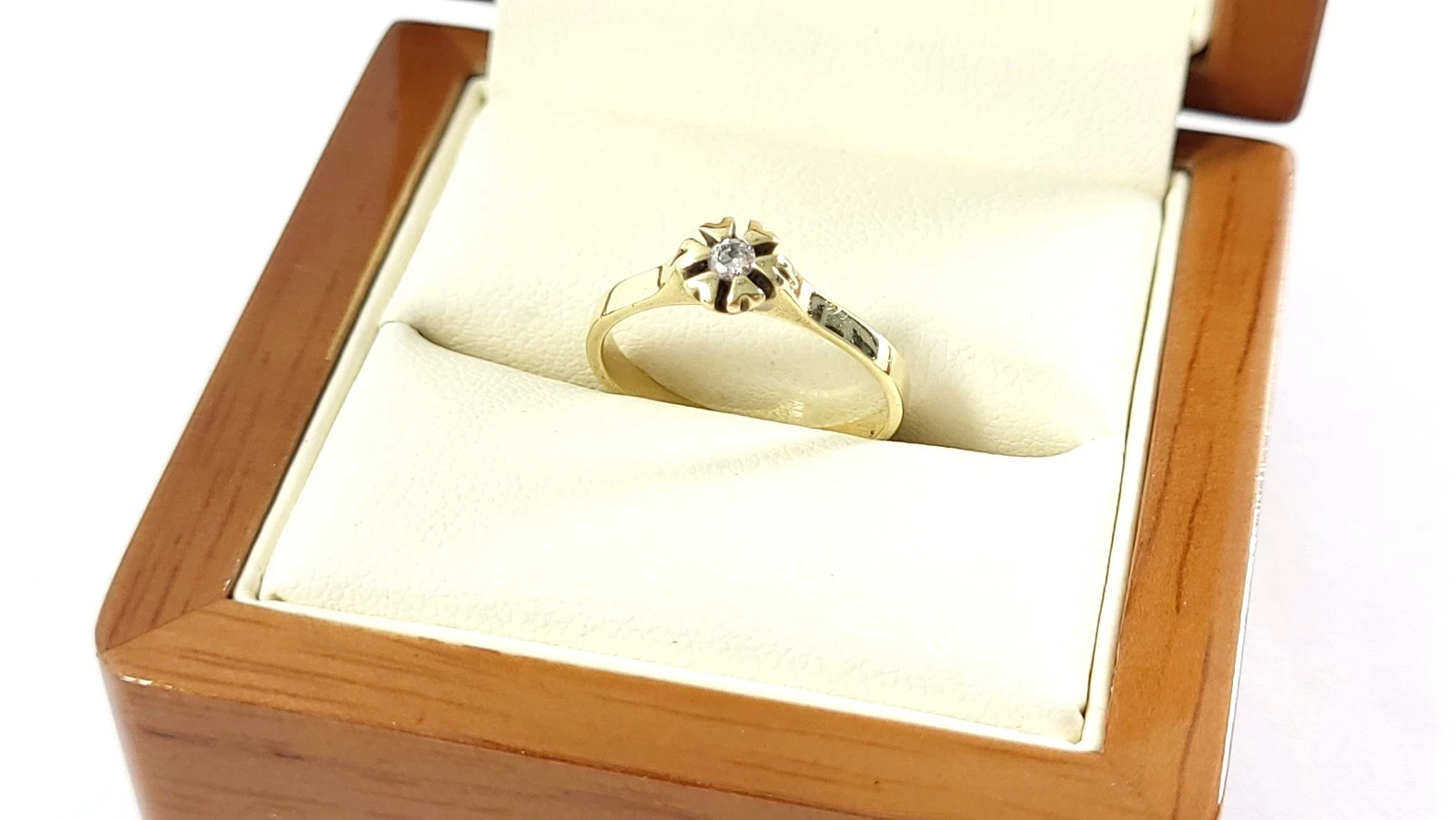 piekny-zloty-pierscionek-z-cyrkonia-p333r11175g-ean-gtin-5903772040906