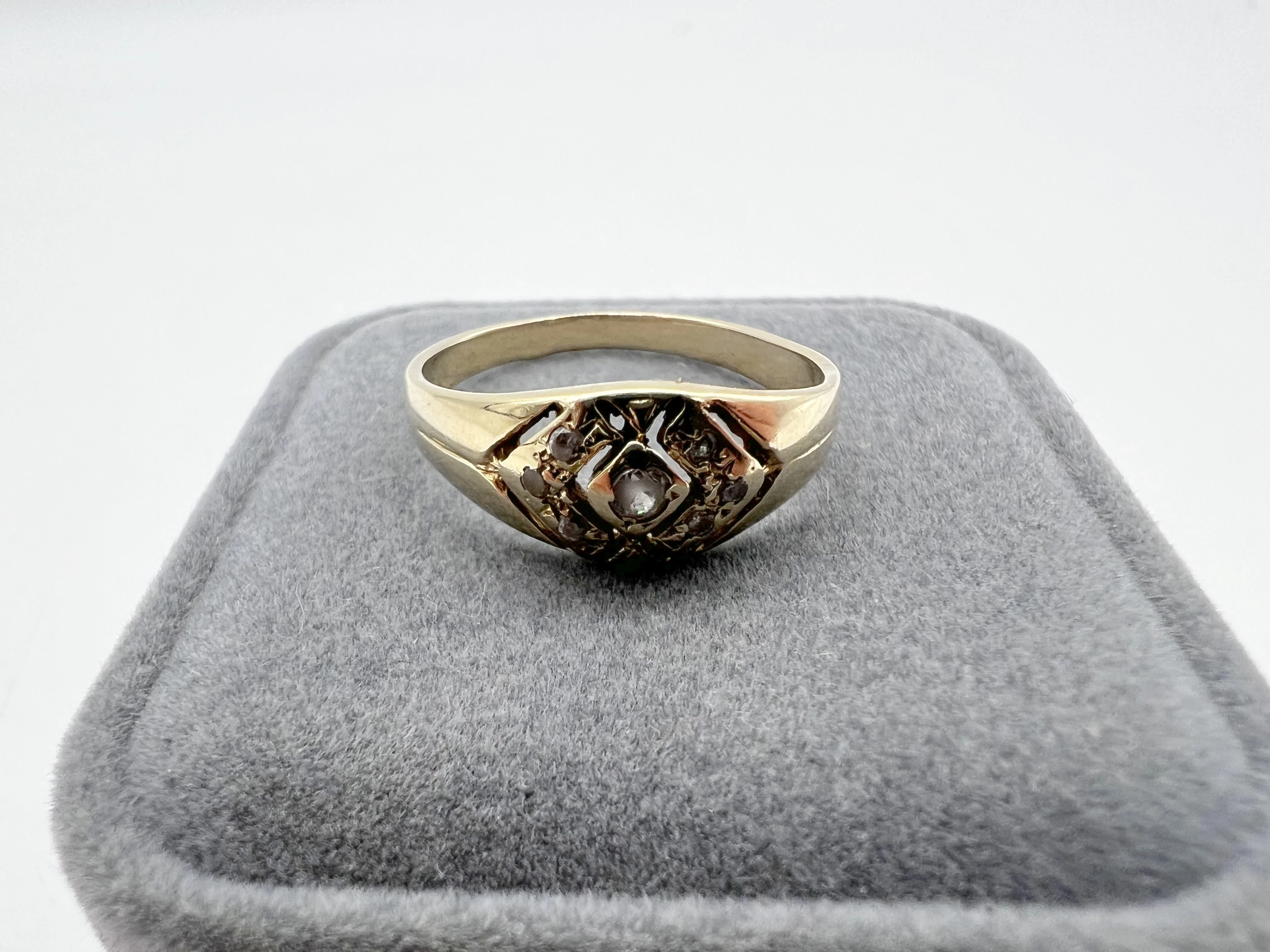 sliczny-zloty-pierscionek-z-kamieniami-585230gr13-rozmiarsrednica-wew-mm-131667