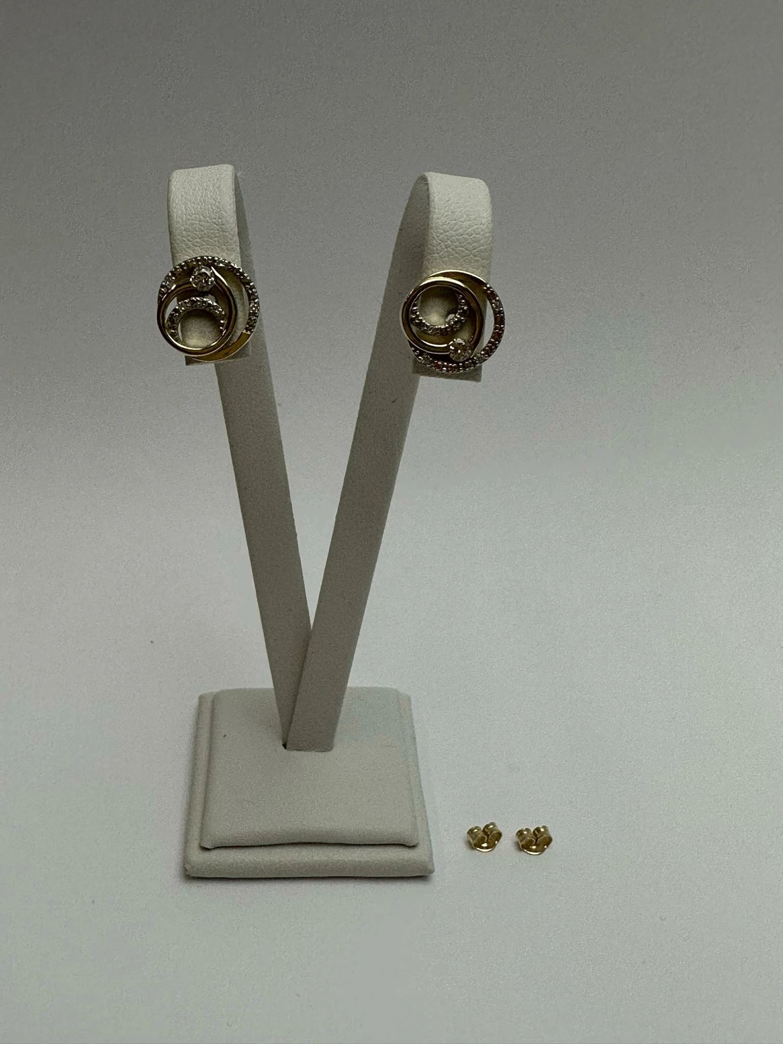 piekne-zlote-kolczyki-585-rodzaj-wyrob-jubilerski