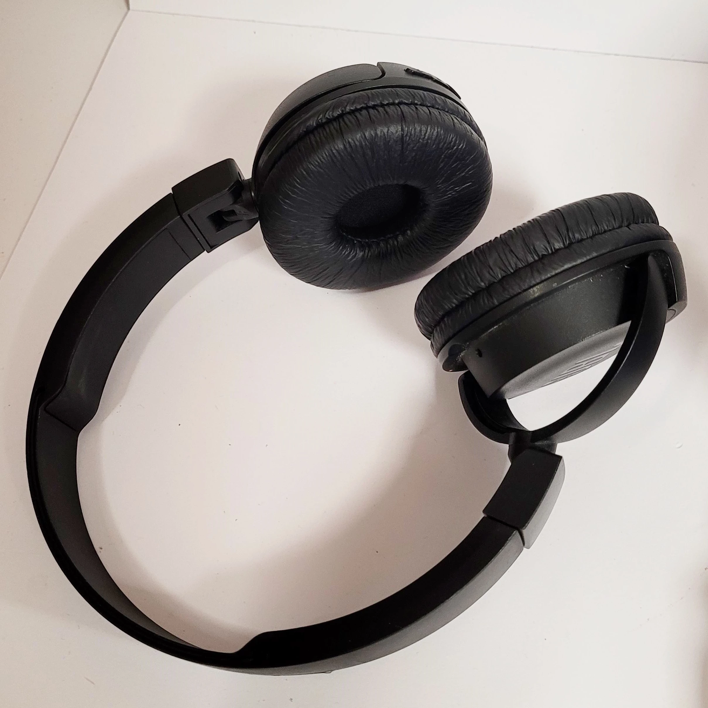 sluchawki-nauszne-jbl-bt-450-czarne-rodzaj-sluchawek-wokoluszne