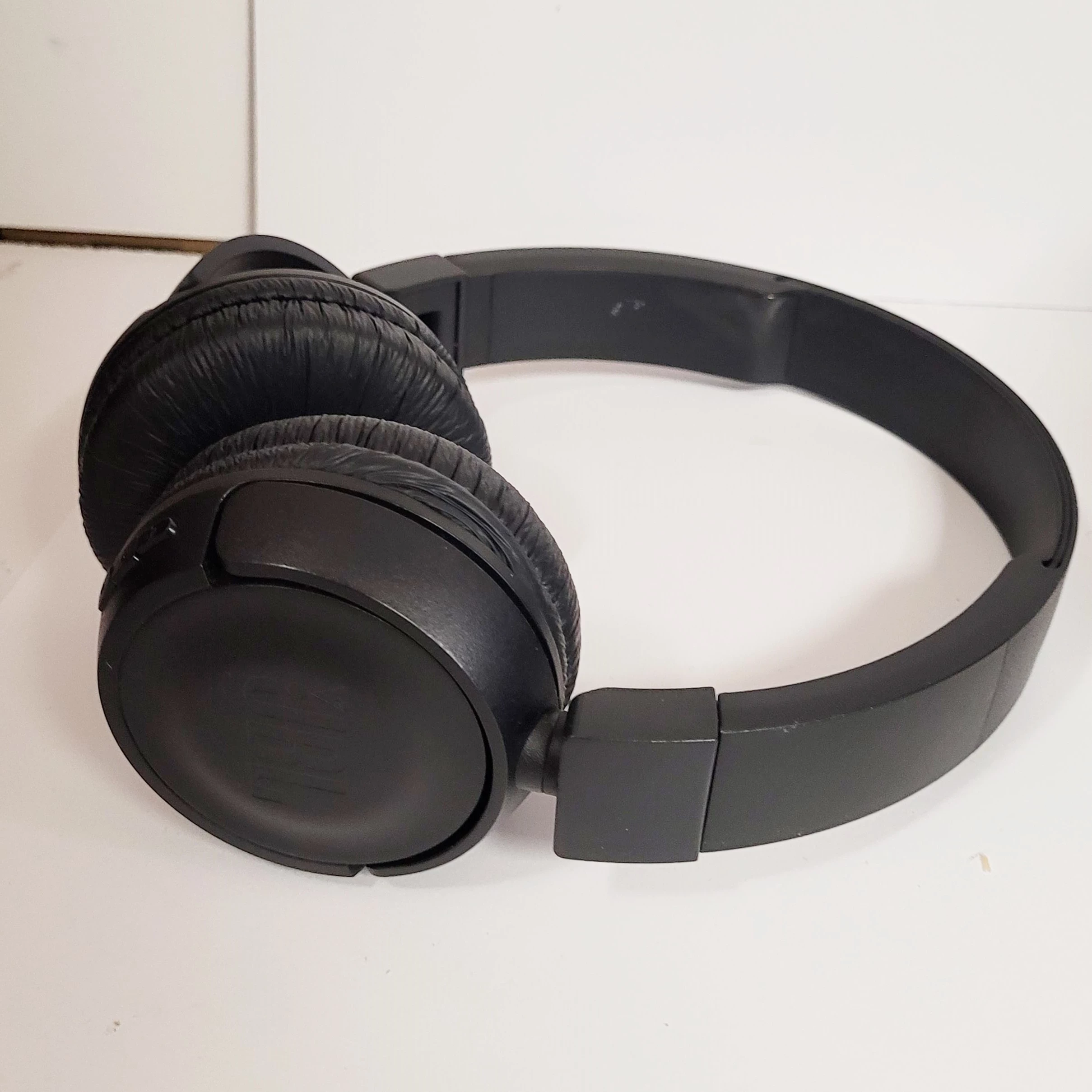 sluchawki-nauszne-jbl-bt-450-czarne-stan-uzywany