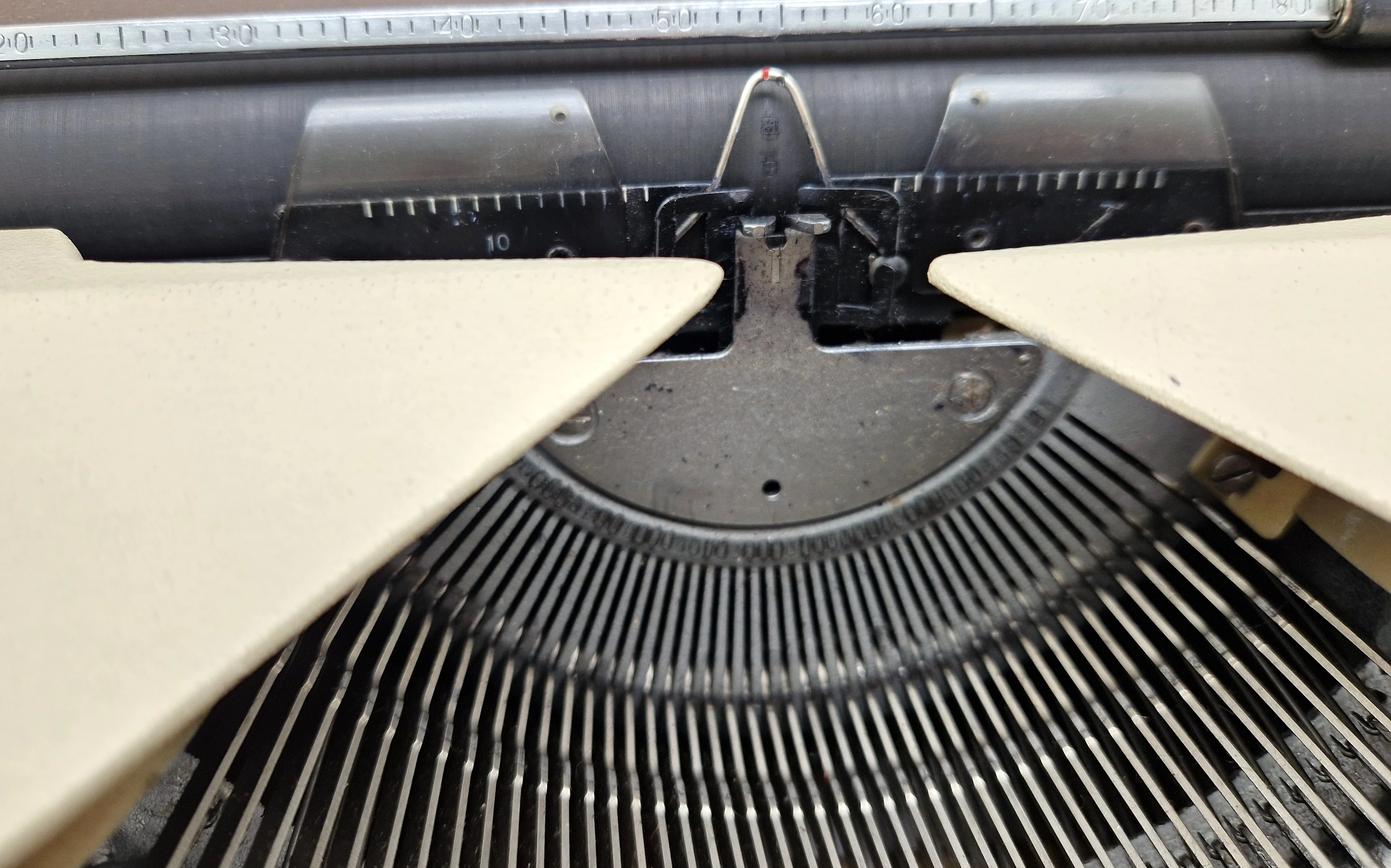 maszyna-do-pisania-predom-lucznik-1303-product-id-06d53946-5af6-4835-a27b-9a54741eda56