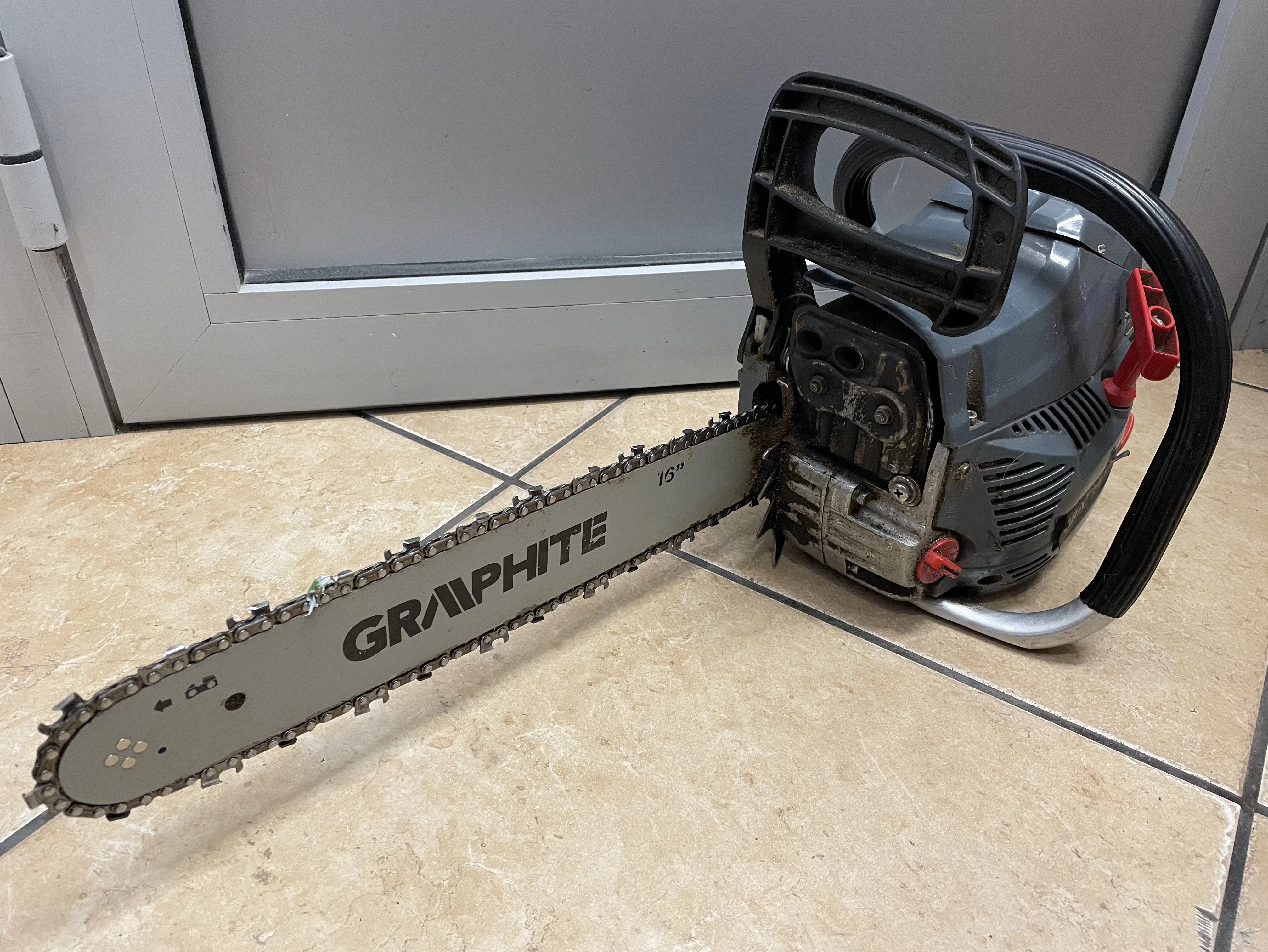 pila-spalinowa-graphite-89g940-stan-uzywany