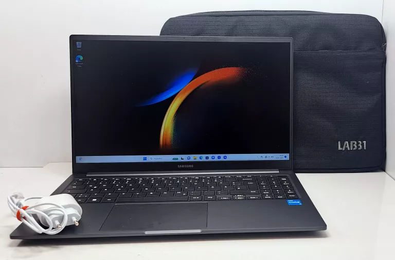LAPTOP SAMSUNG GALAXY BOOK3 NP750 15,6 " INTEL CORE I3 8 GB / 256 GB +TORB