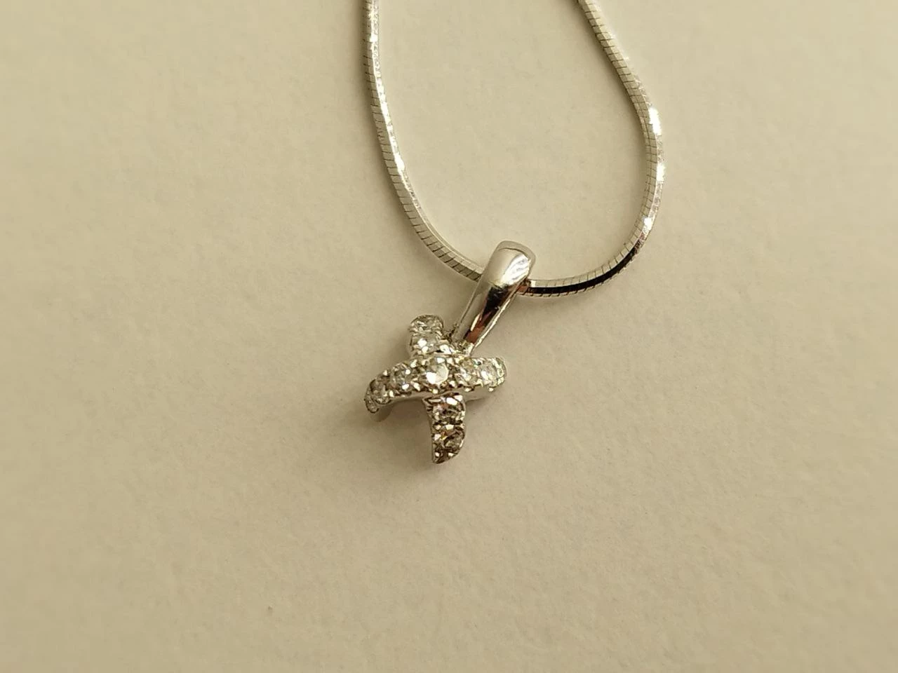 piekny-zloty-lancuszek-z-zawieszka-brylant-585-100-g-bulwar-ikara-21-wroclaw