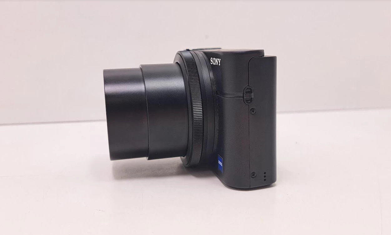 aparat-cyfrowy-sony-cyber-shot-dsc-rx100-pokrowiec-kod-producenta-dscrx100cee8