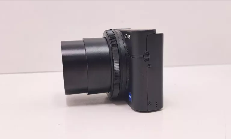 aparat-cyfrowy-sony-cyber-shot-dsc-rx100-pokrowiec-kod-producenta-dscrx100cee8