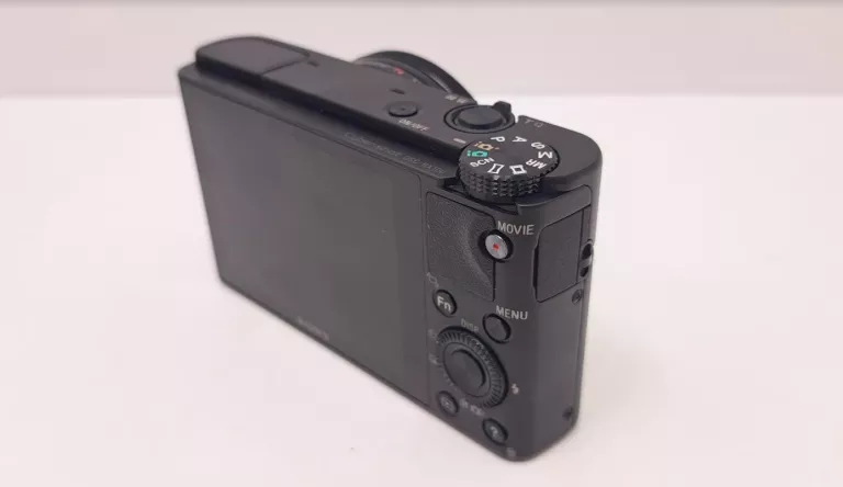 aparat-cyfrowy-sony-cyber-shot-dsc-rx100-pokrowiec-rozdzielczosc-2020