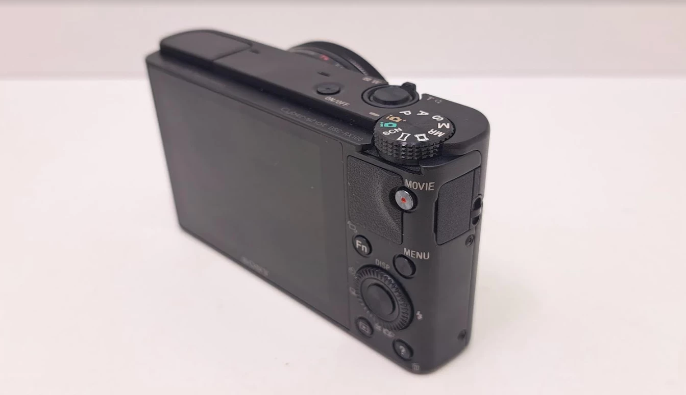 aparat-cyfrowy-sony-cyber-shot-dsc-rx100-pokrowiec-rozdzielczosc-2020