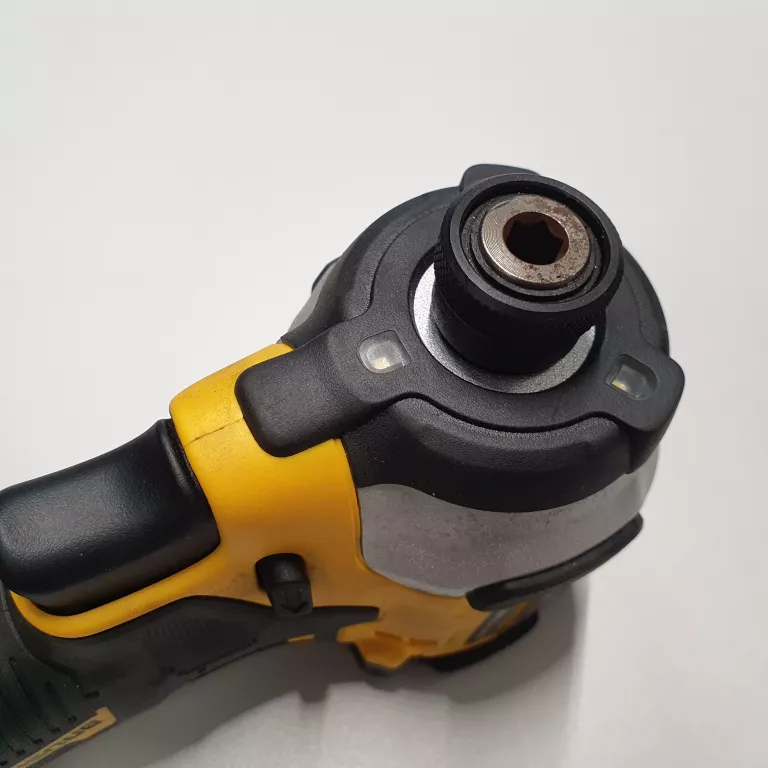 ZAKRĘTARKA UDAROWA DEWALT DCF850
