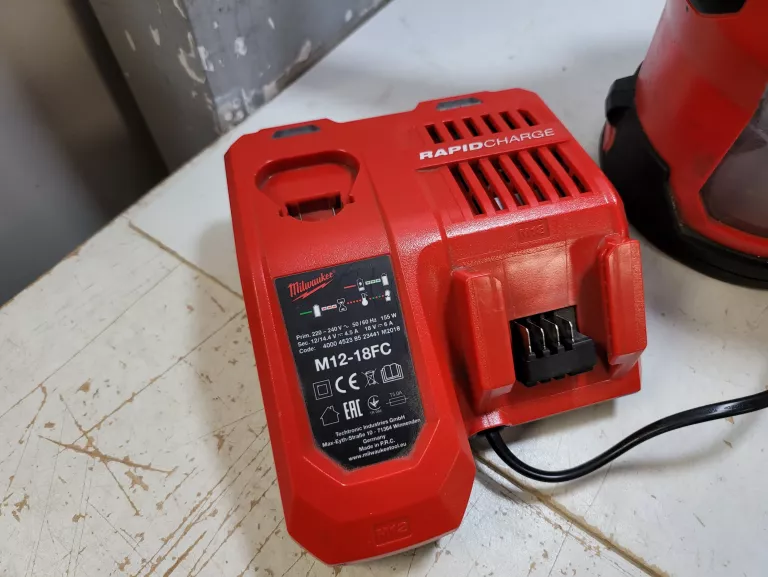 ODKURZACZ MILWAUKEE M18 CV+AKU+ŁAD