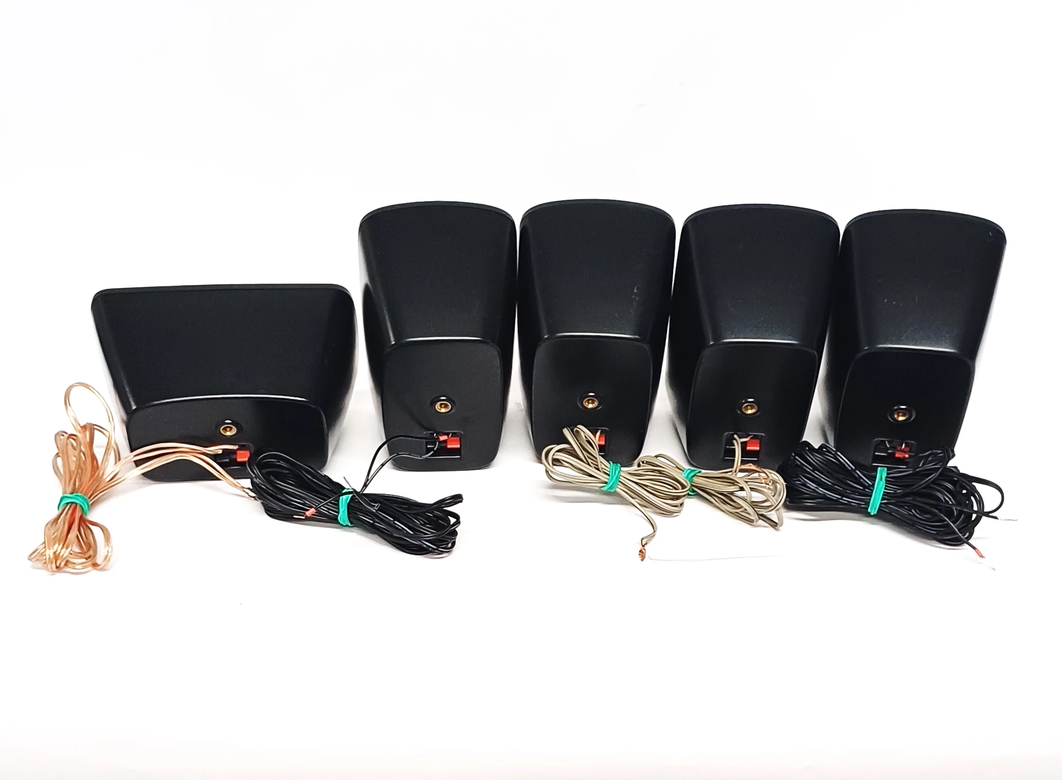 zestaw-glosnikow-logitech-z906-51-kod-producenta-juh000193