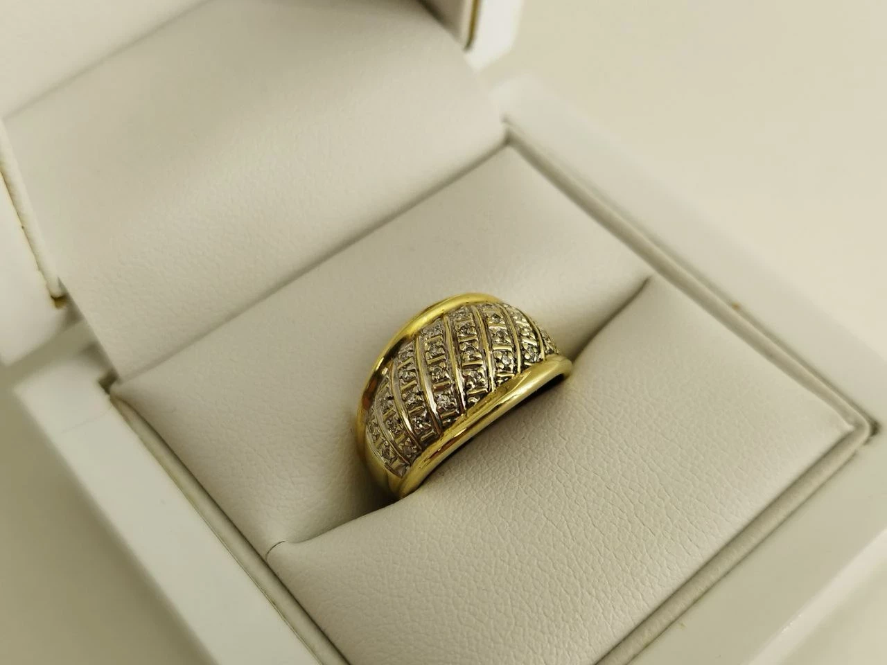 zloty-pierscionek-z-diamentami-585-3110-g-stan-uzywany