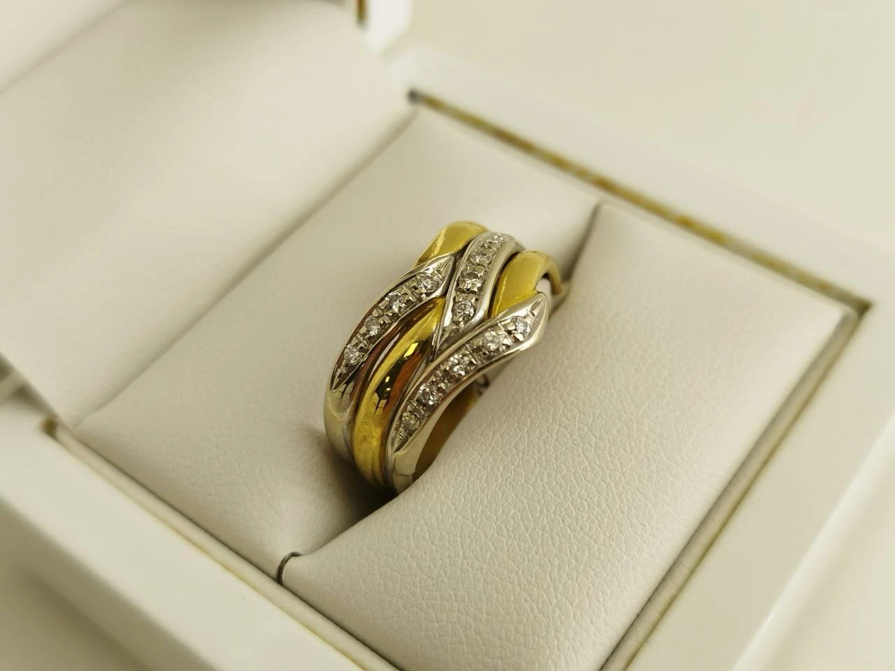 zloty-pierscionek-z-diamentami-750p-5020g-19r-bulwar-ikara-21-wroclaw