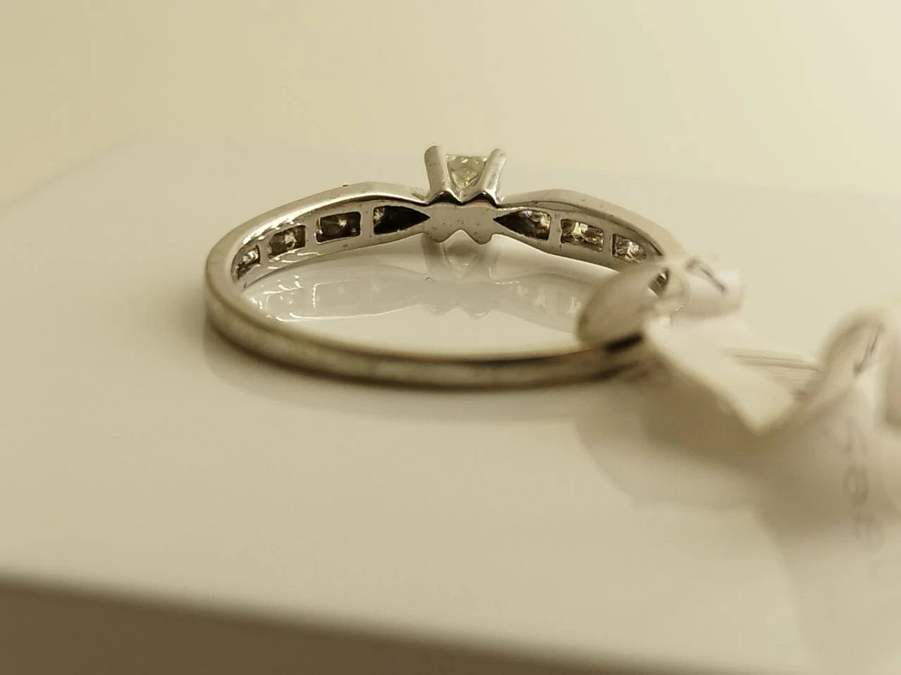 zloty-pierscionek-z-brylantami-375-1630-g-kolor-dominujacy-205826-225106