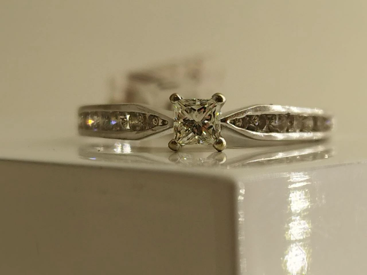 zloty-pierscionek-z-brylantami-375-1630-g-ean-gtin-5905868202410