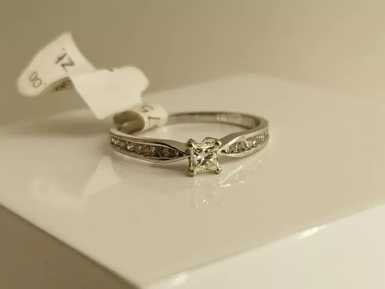 zloty-pierscionek-z-brylantami-375-1630-g-rodzaj-2205-2