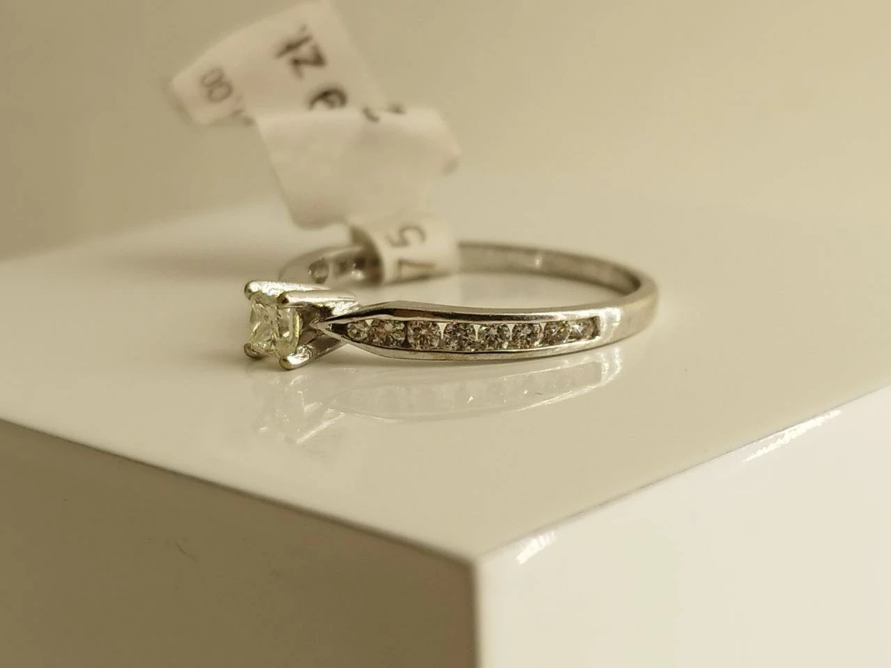 zloty-pierscionek-z-brylantami-375-1630-g-material-15835-2