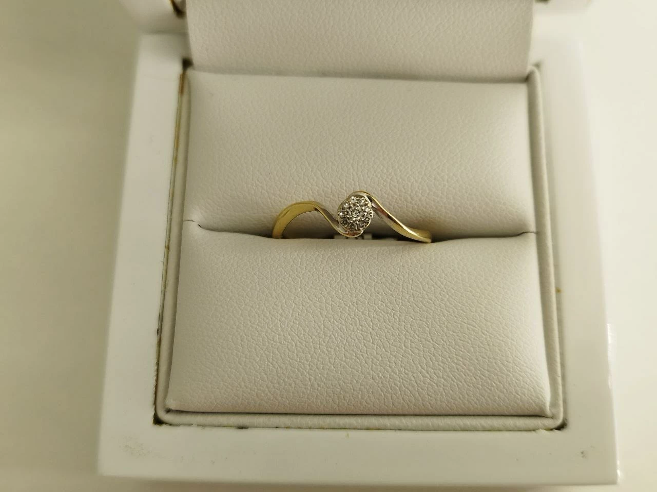 wyjatkowy-zloty-pierscionek-z-brylantami-585-1280-g-kamien-17088-128